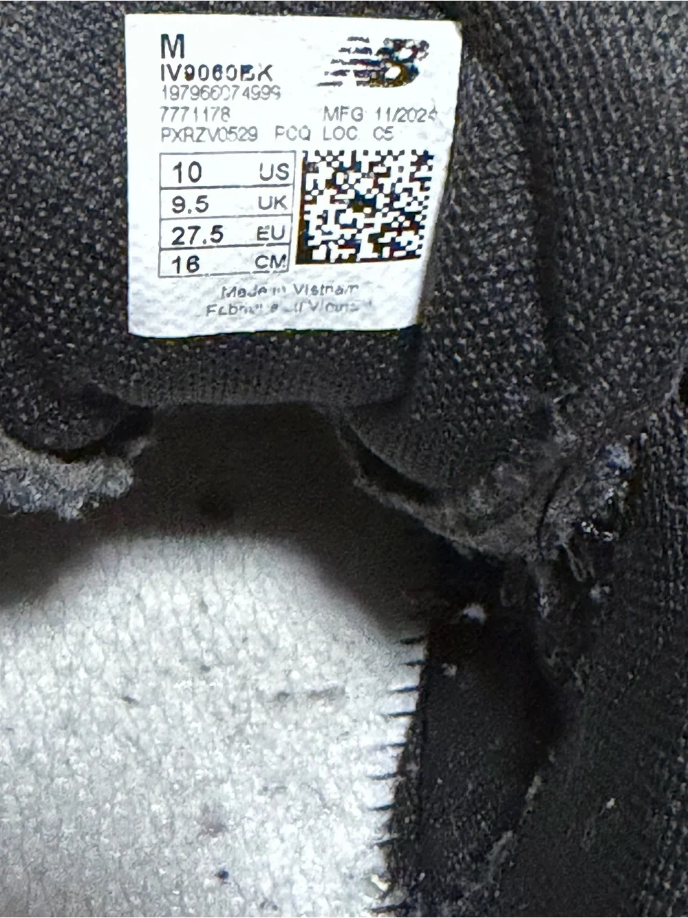 New Balance Kids Black & Gray Sneakers – Size 10